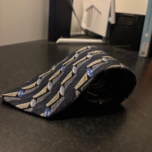 Ermenegildo Zegna slips  - Helt ny och coolt mönster. Zegna är känt för sina lyxiga och exklusiva produkter.