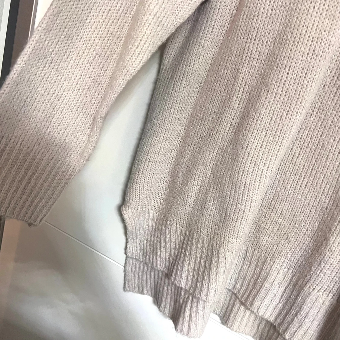 Beige stickad polotröja - 1