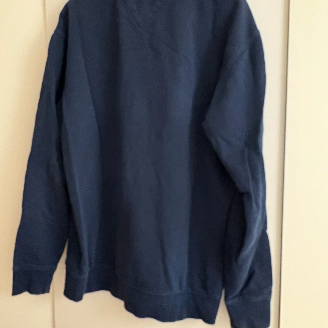 Mörkblå sweatshirt från Tommy Jeans - 1