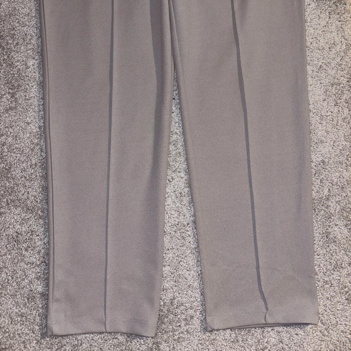 Gråa kostymbyxor  - 4