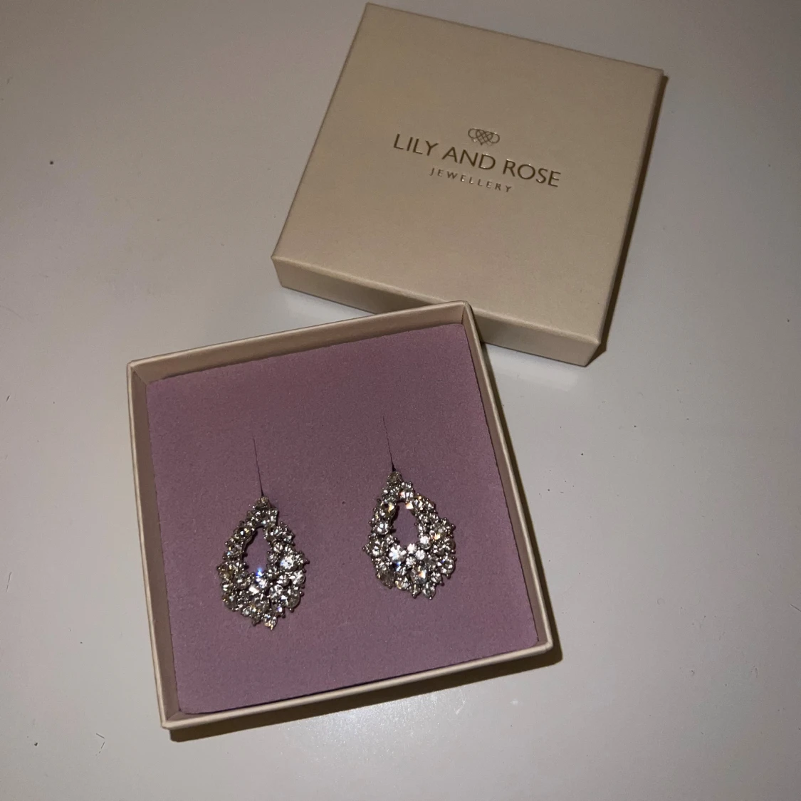 Glittriga örhängen från Lily and Rose - 1