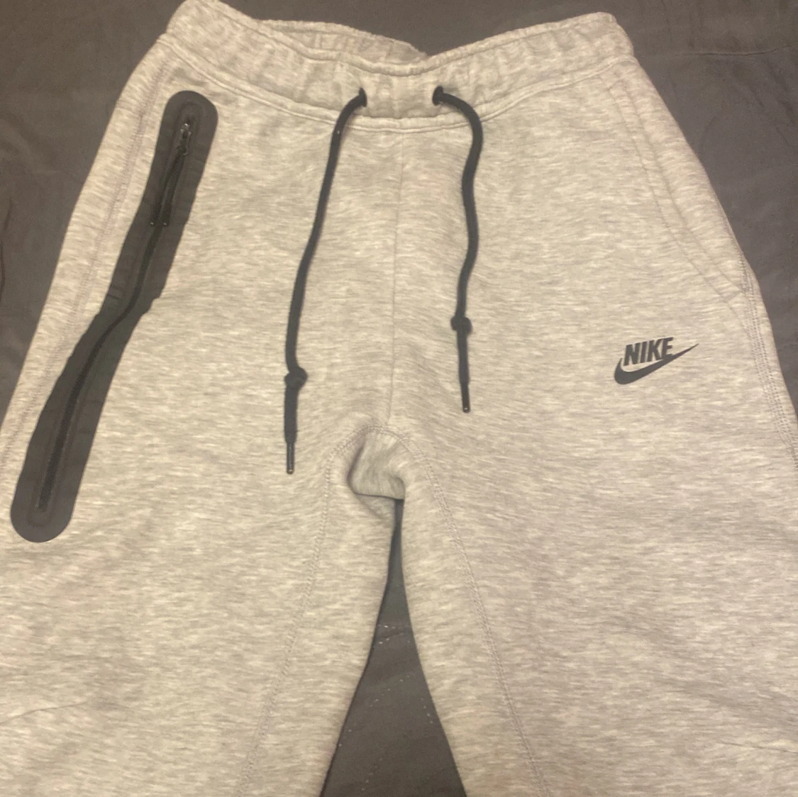 Grå nike tech mjukisbyxor - 2