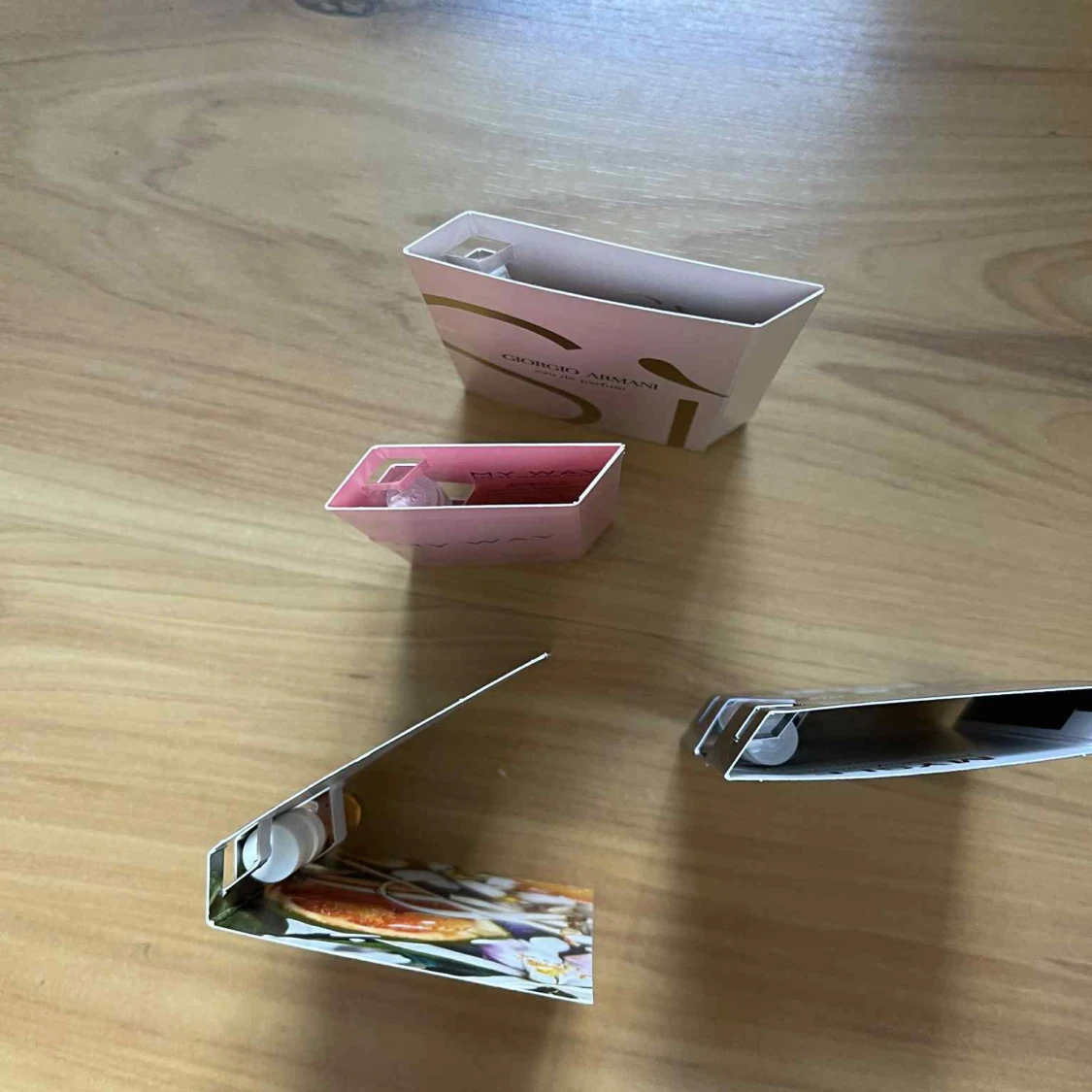 Fyra parfymprover från kända märken - 1