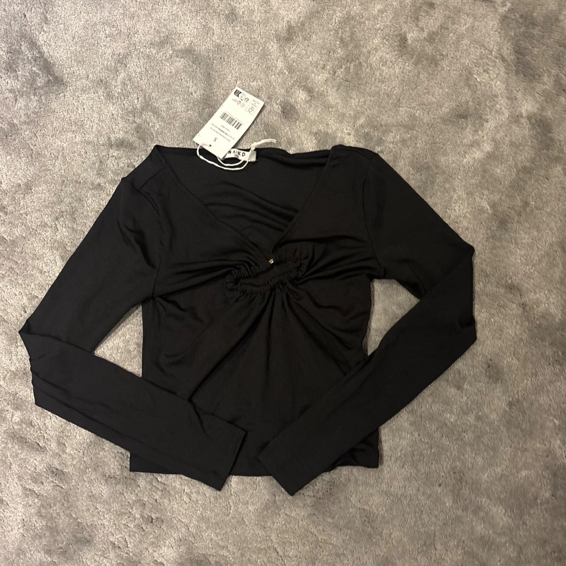 Svart långärmad topp från NA-KD