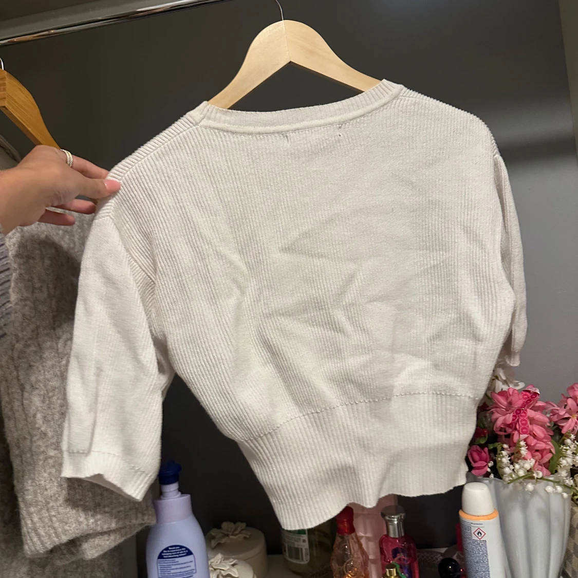 Vit ribbad topp från Bik Bok - 1