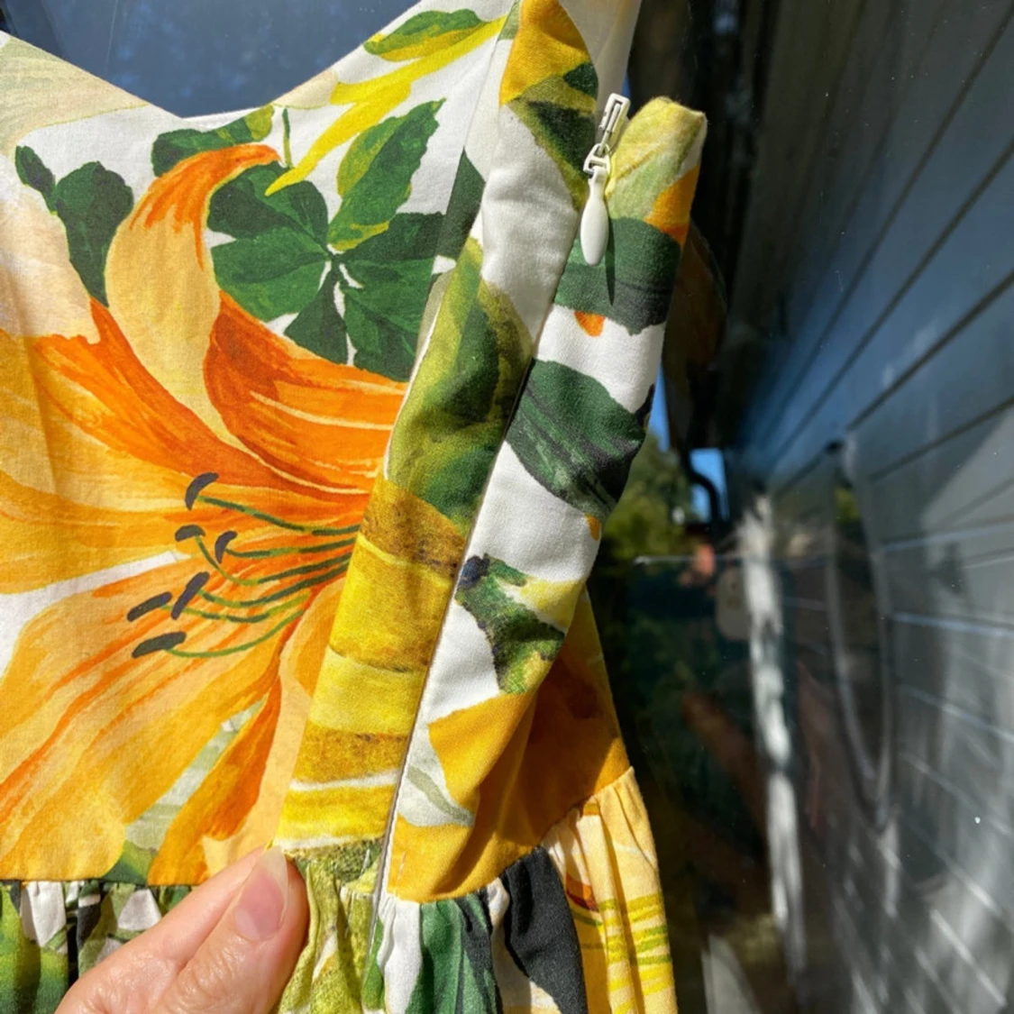 Underbar volangklänning - 4