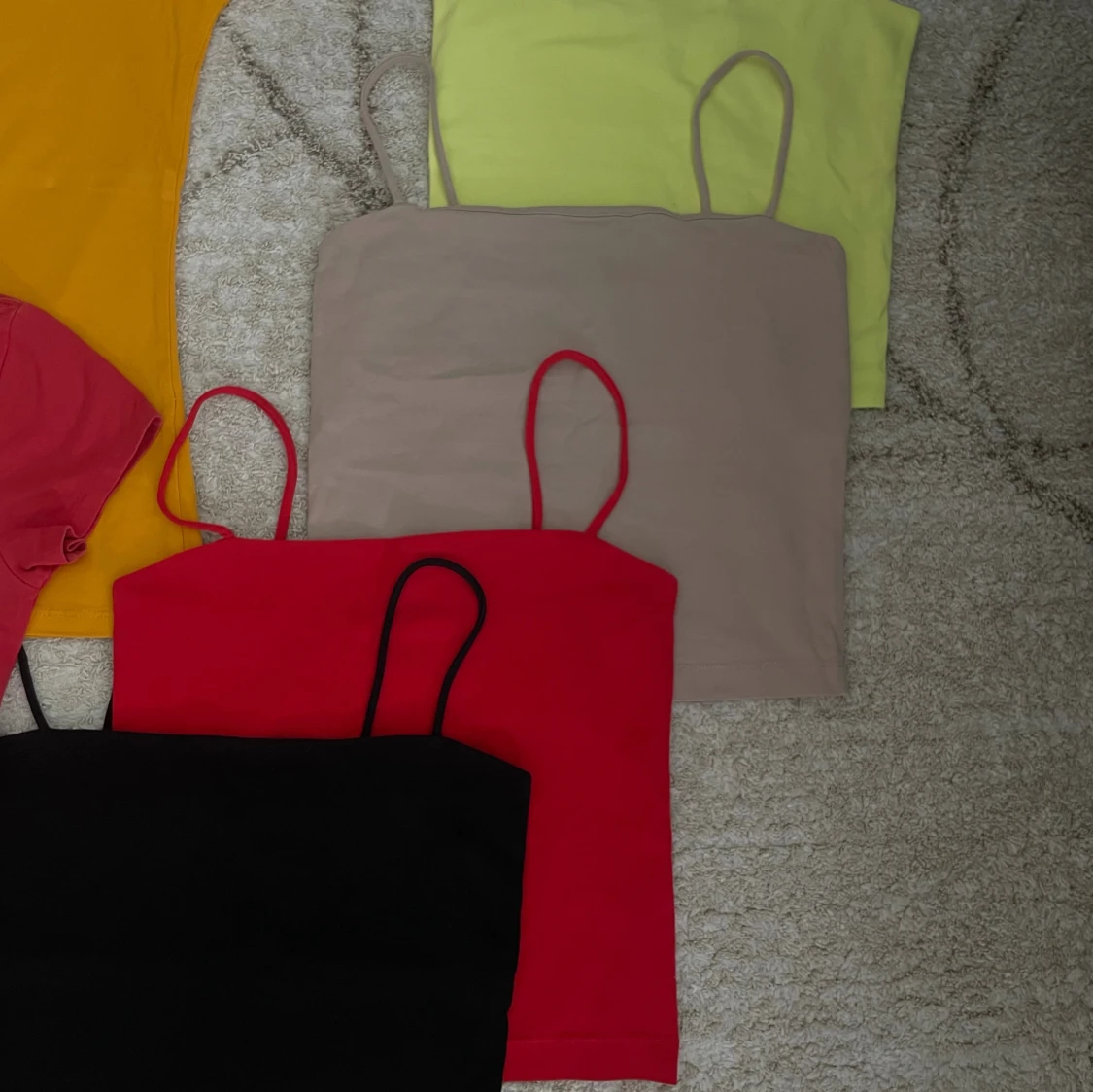 Färgglada toppar och linnen  - 1