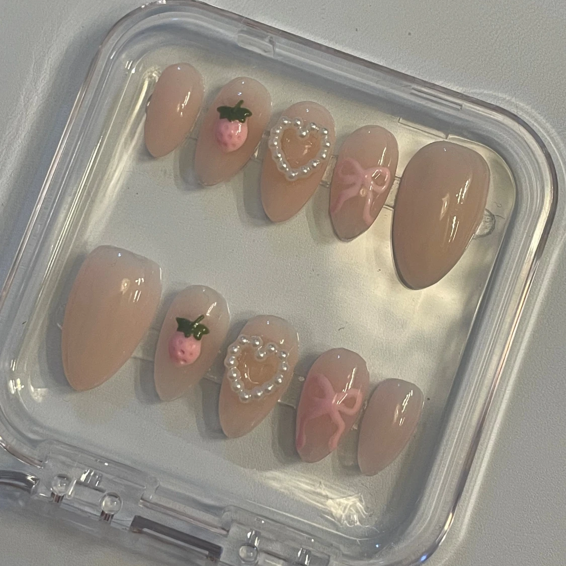 Söta press-on naglar med jordgubbar & rosetter - 3