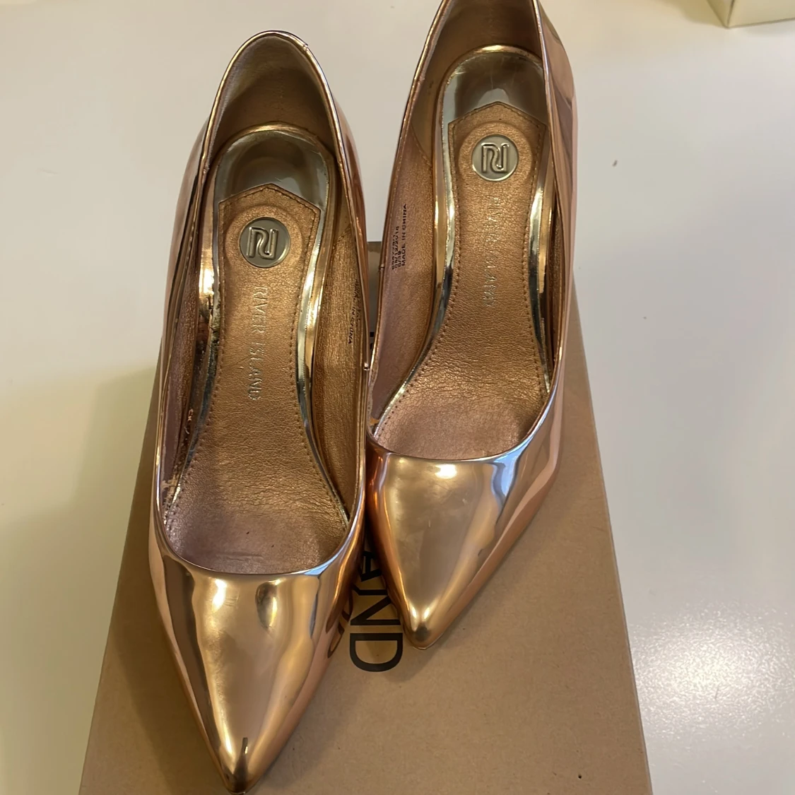 Metallic roséguld pumps River Island - 2