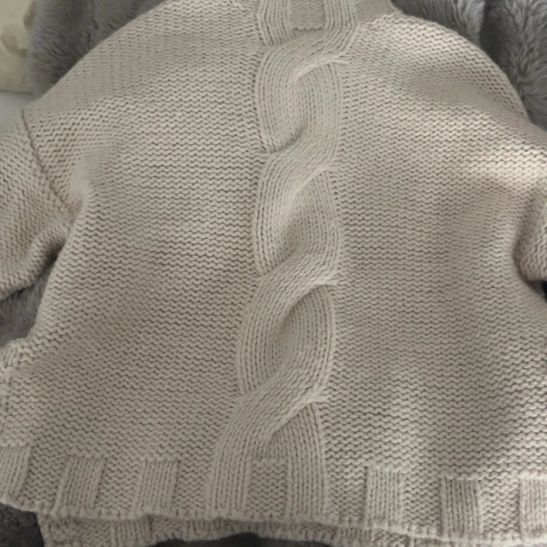 Beige stickad tröja från Zara  - 2