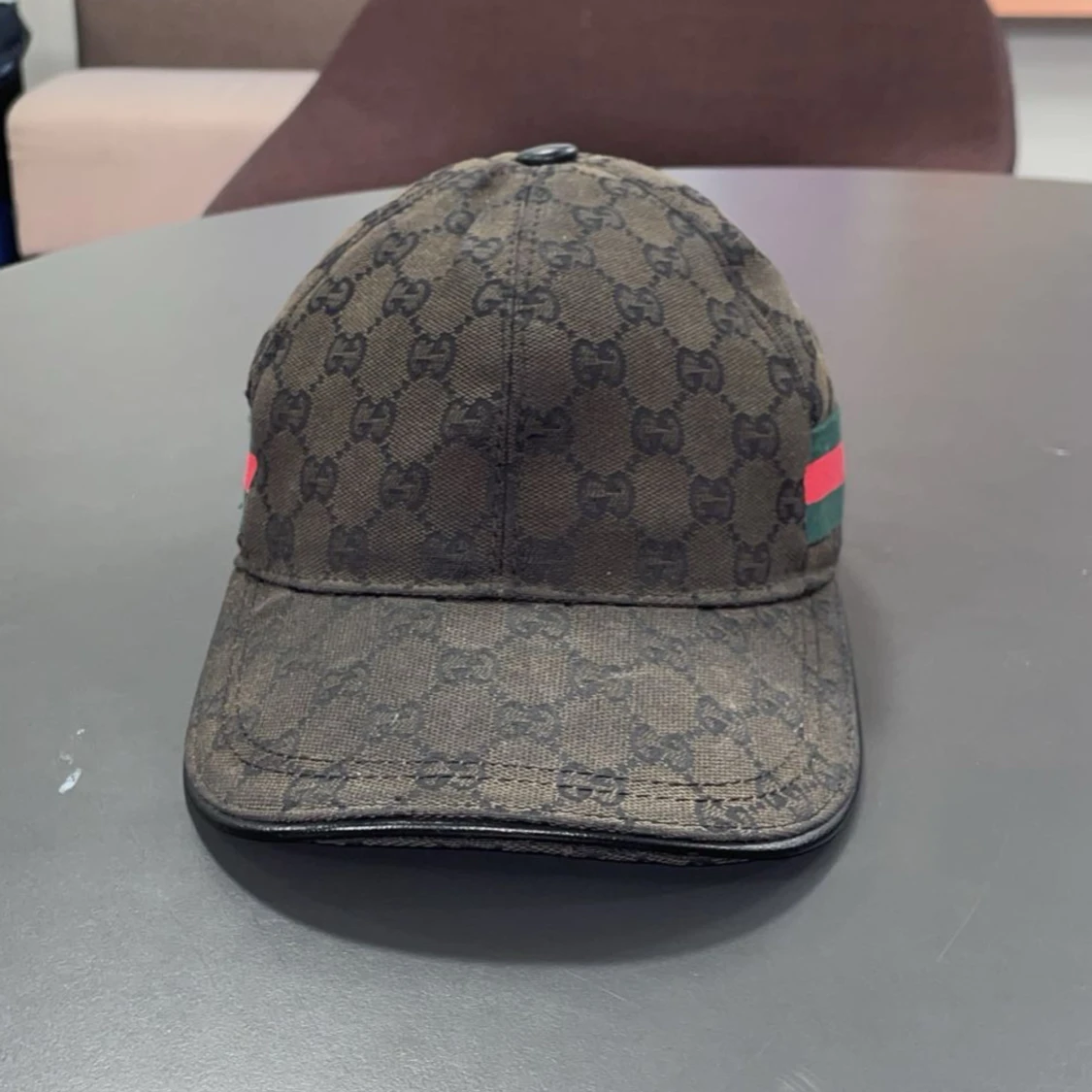 Gucci keps med GG-mönster och röd/grön rand - 2