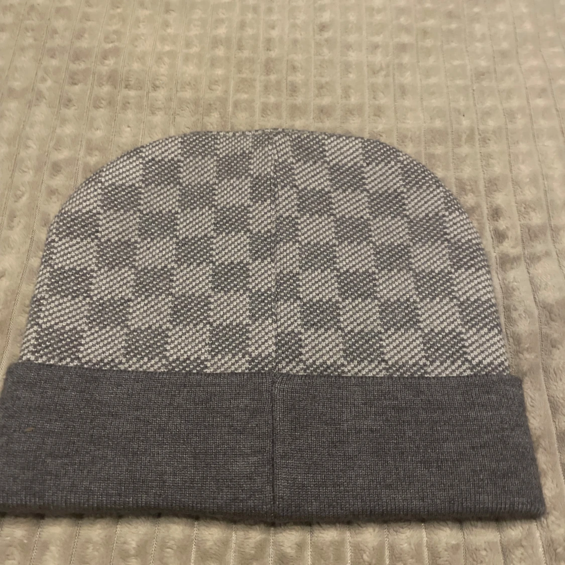 Grå rutig mössa från Louis Vuitton - 1
