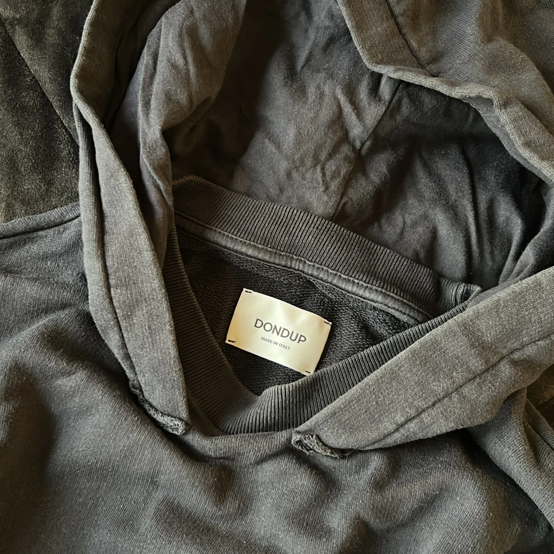 Svart hoodie från Dondup - 2