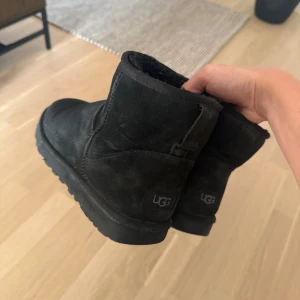 Uggs - Extremt bekväma Vinterskor från UGG, condition 7/10 i storlek 43,5