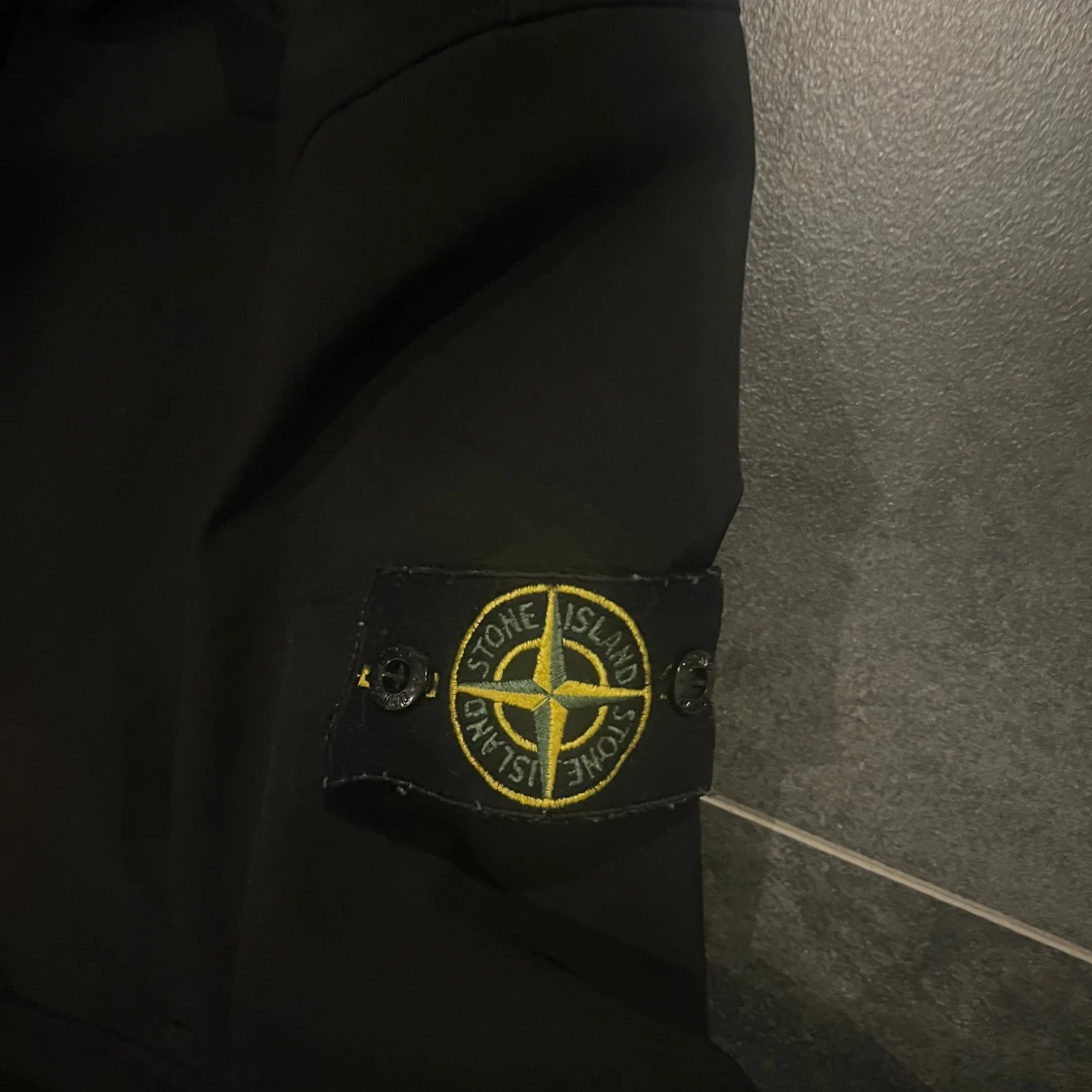 Svart vindjacka från Stone Island - 1