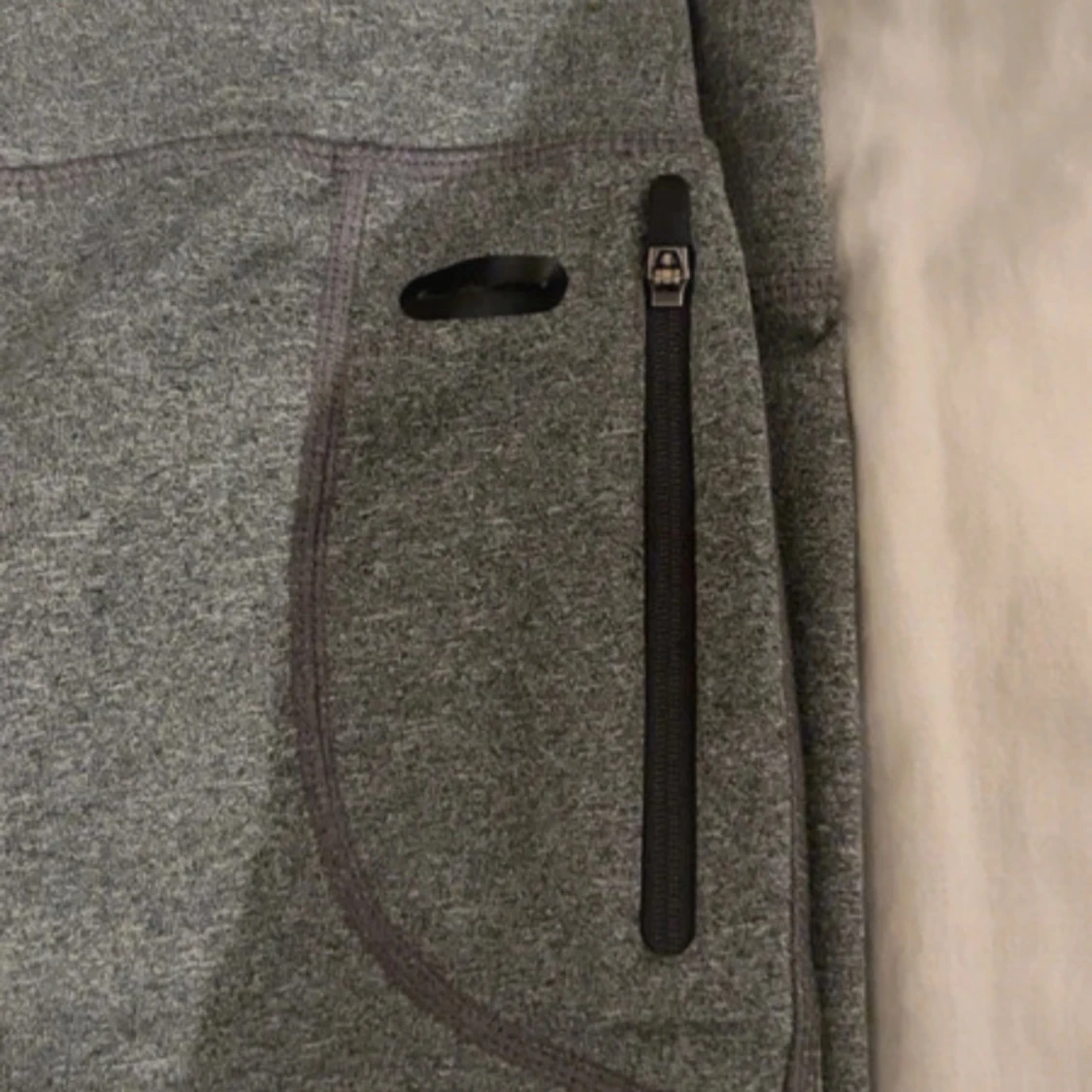 Gråa tränings byxor  - 4