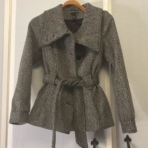 Kappa  - Jätte fin kappa från HM knappt använd för den inte passar mig, väldigt mjuk och varm! 