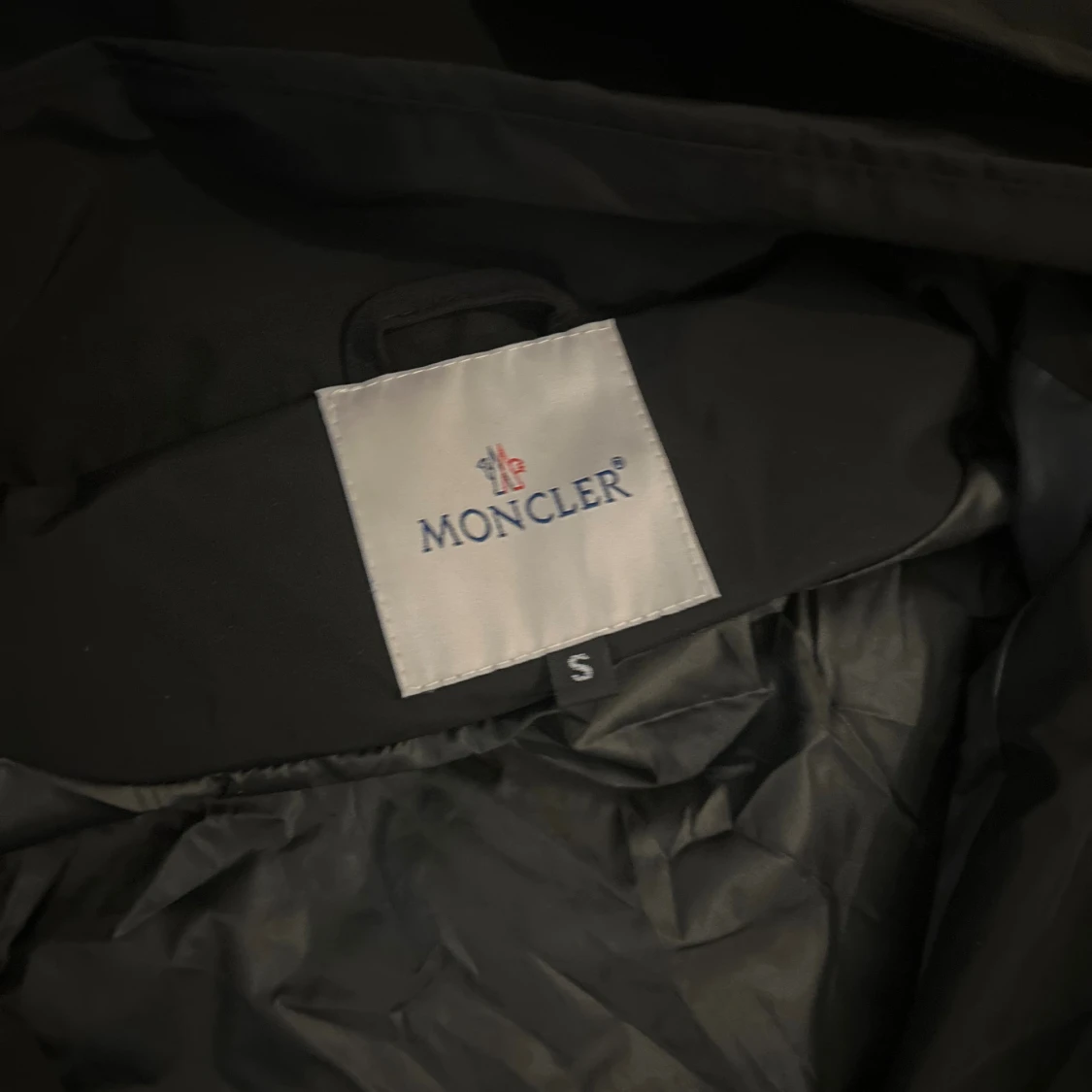 Svart vindjacka från Moncler med huva - 3