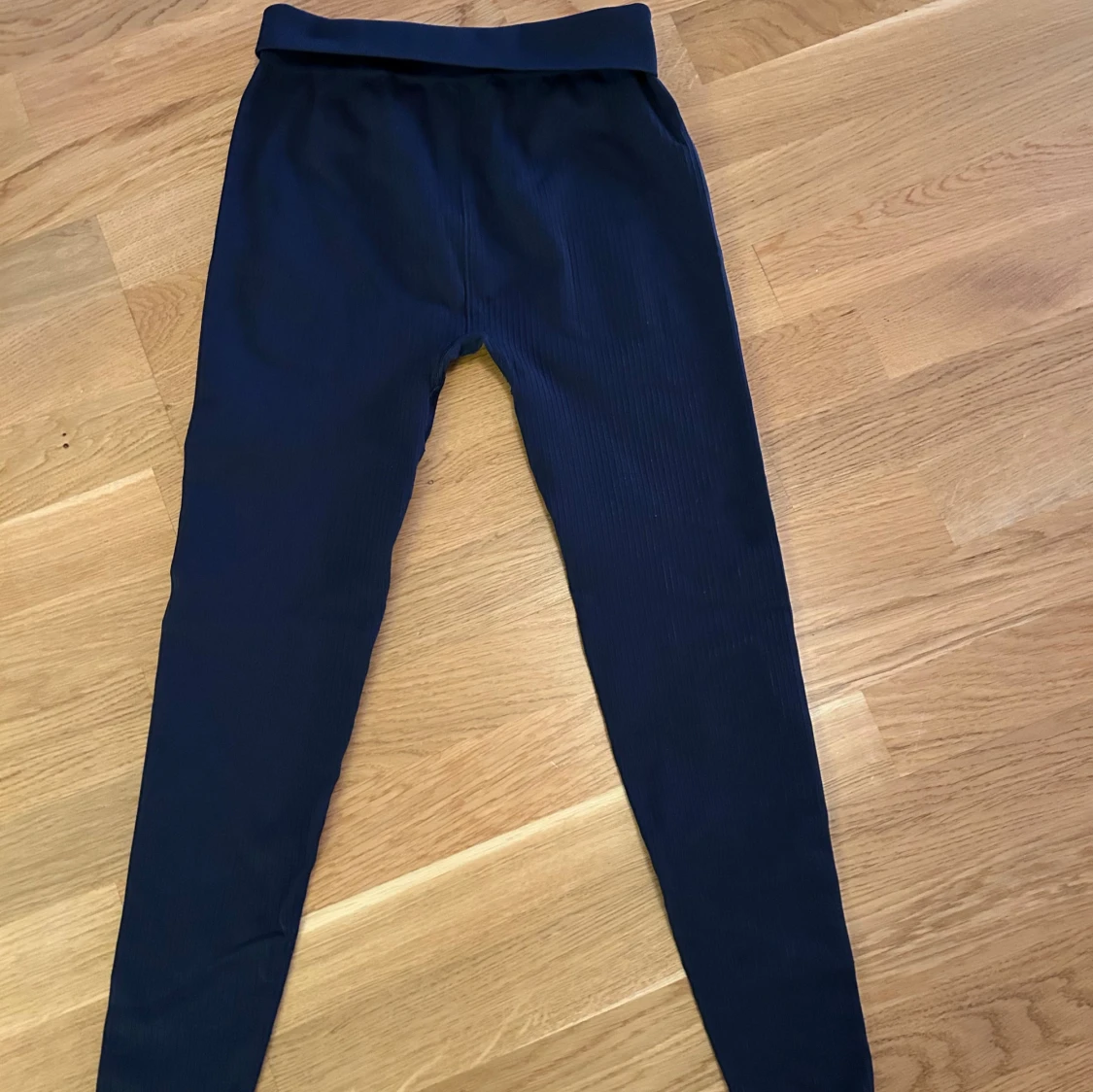 Ny Mörkblå ribbade leggings från H&M Move - 2