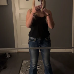 Miss me Jeans - Kollar ifall någon hade varit intresserad av att köpa dom här miss me jeansen. Varför jag vill sälja dom är för att det inte är riktigt min stil. Prislappen kvar, och originalpris är 2199. Skriv till mig om ni är intresserade