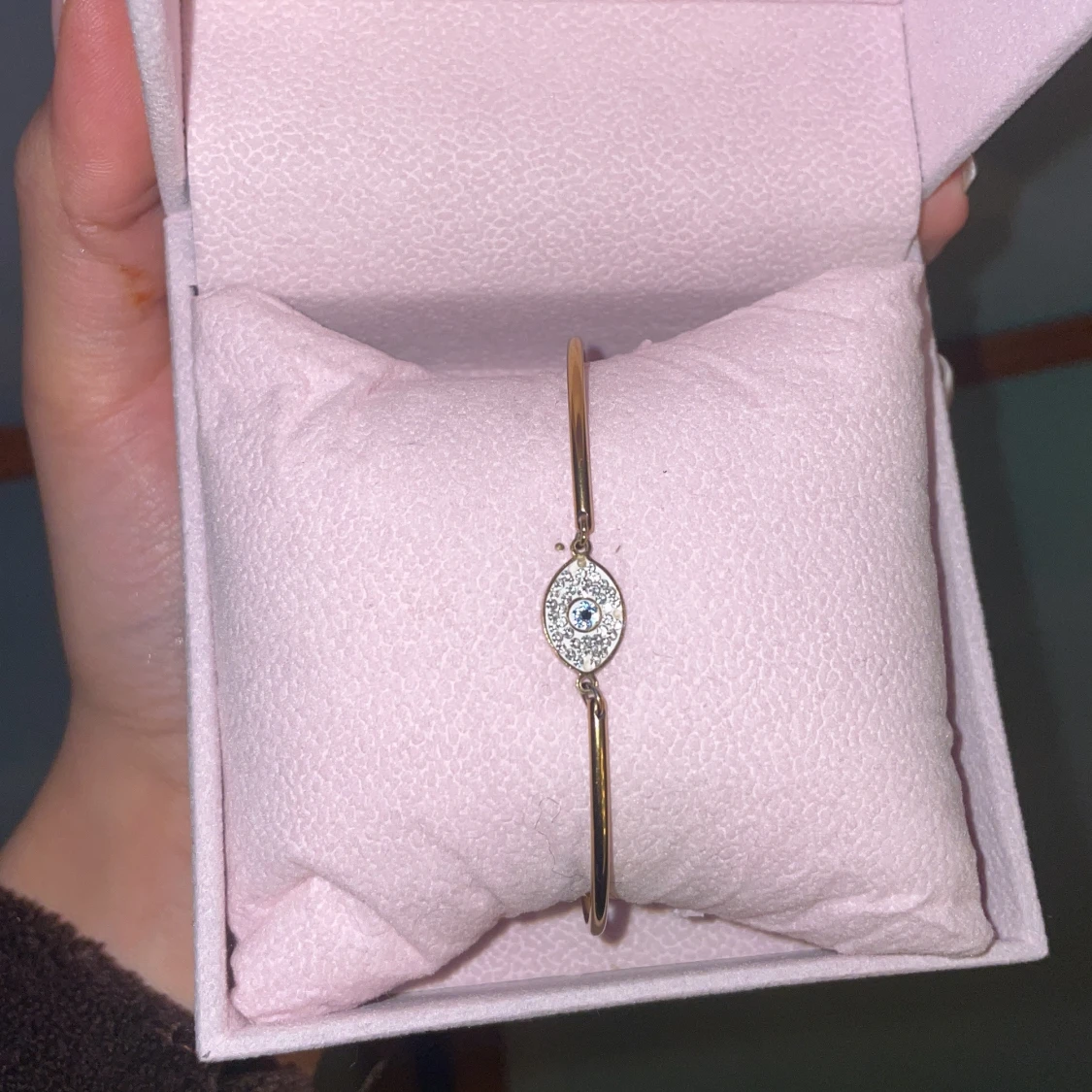 Guldfärgat armband  - 1