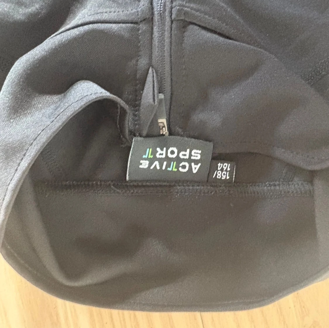 Svart sportig jacka - 92