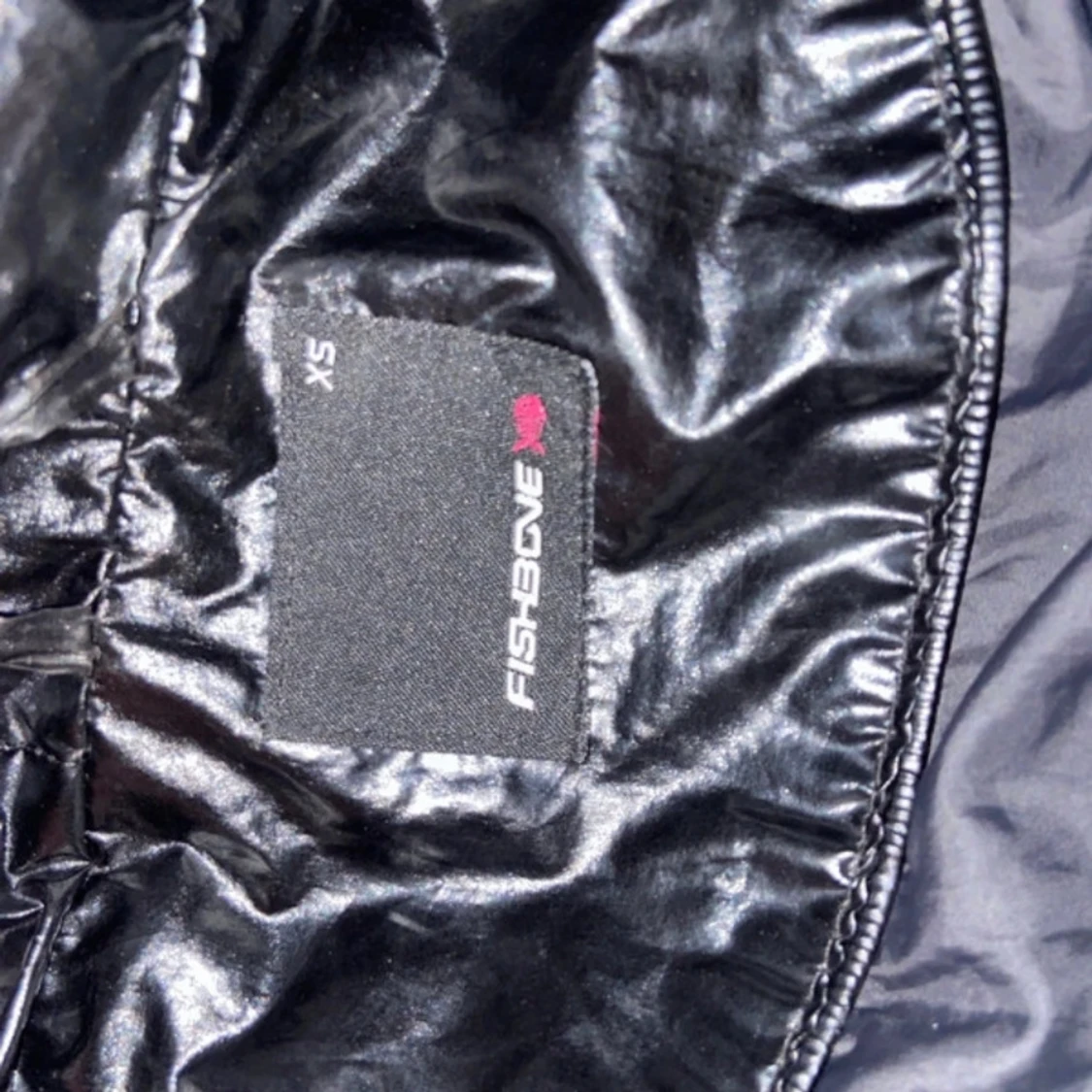 Svart glansig pufferjacka Fishbone XS - 3