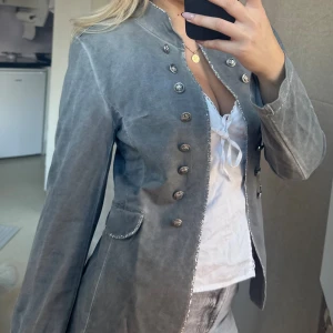 Fin vintage kavaj/kofta - Fin kavaj/kofta i mjukt material 🤍