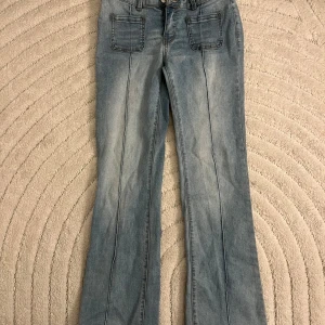 Madlady jeans - Säljer dessa jeans från Madlady då de inte kommer till användning. De är uppsydda då de var för långa för mig. Jag är 155 cm lång!