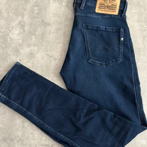 Replay Anbass - Säljer mina Replay Anbass på grund av att dem inte kommer till användning. Dem har inga defekter eller något liknande använda ett par gånger men som nya. Hör av dig vid minsta fundering!