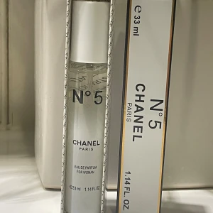 Chanel No5 parfym  - Jag säljer en Chanel No5 parfym. Helt ny och oanvänd. Volym på 33ml. Parfymen är original.