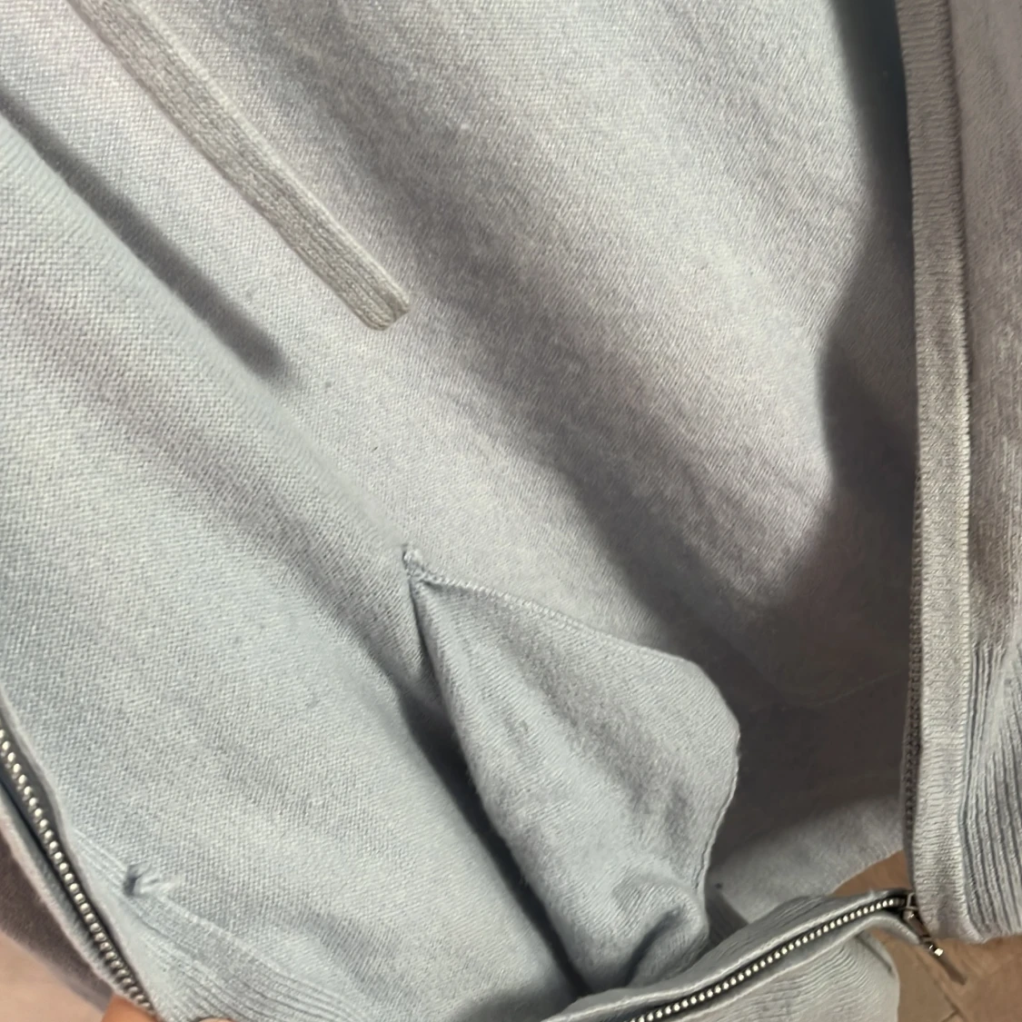 Ljusblå hoodie i kashmir från Soft Goat - 4