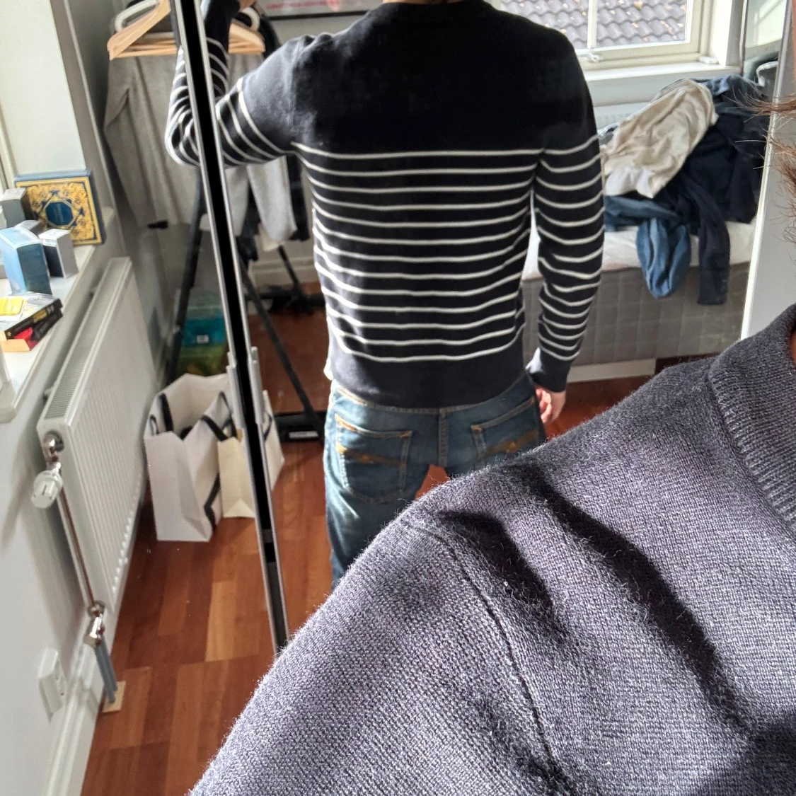 Mörkblå randig tröja från Uniqlo - 1