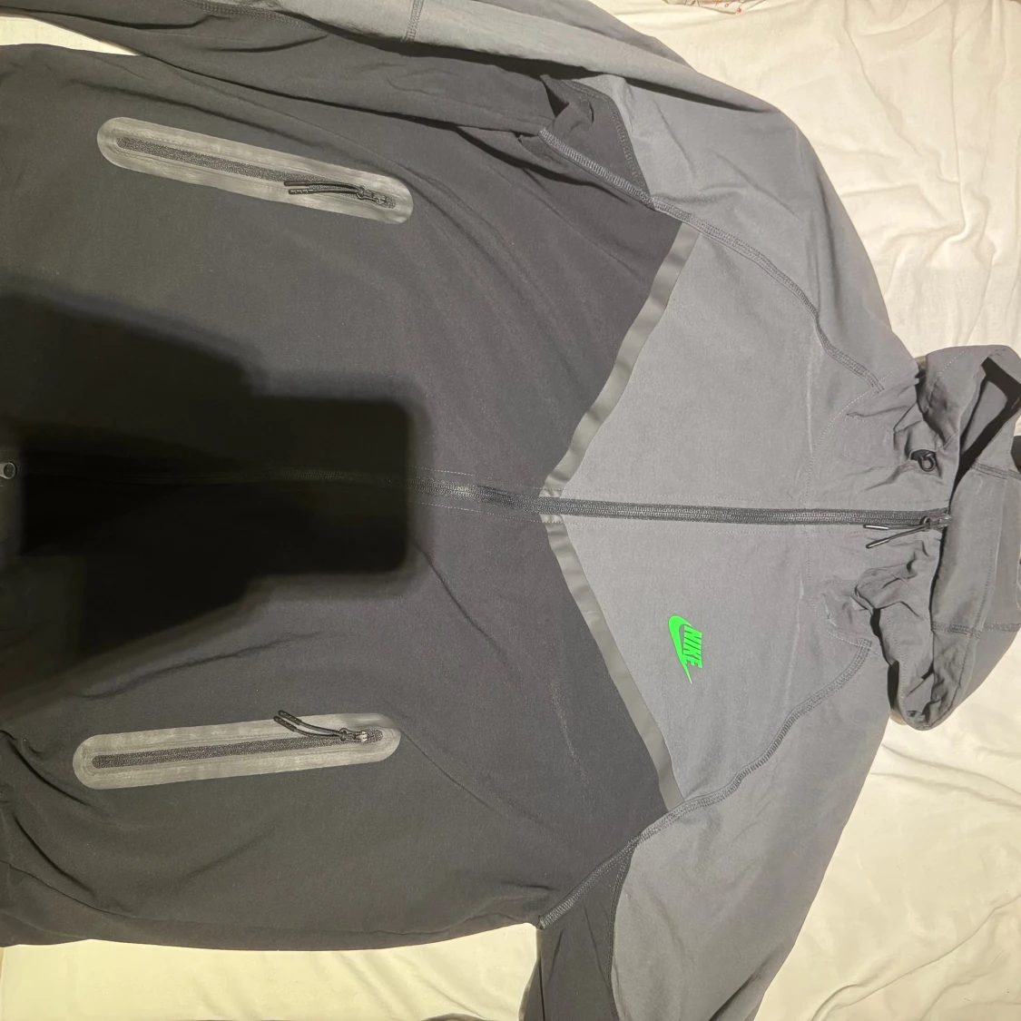 Nike svart och grå vindjacka med huva - 1