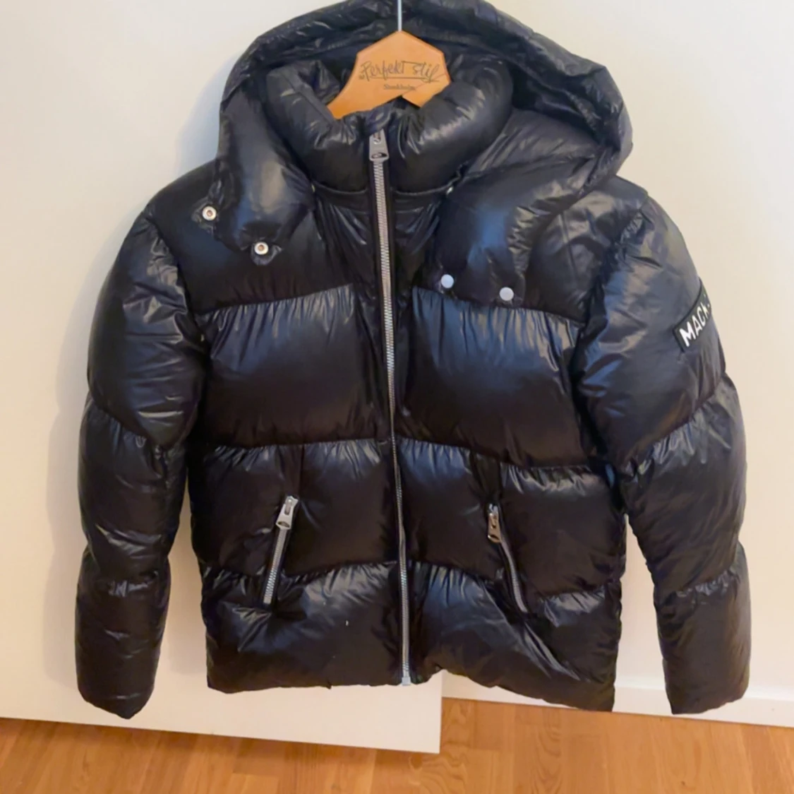 Svart pufferjacka från Mackage - 4