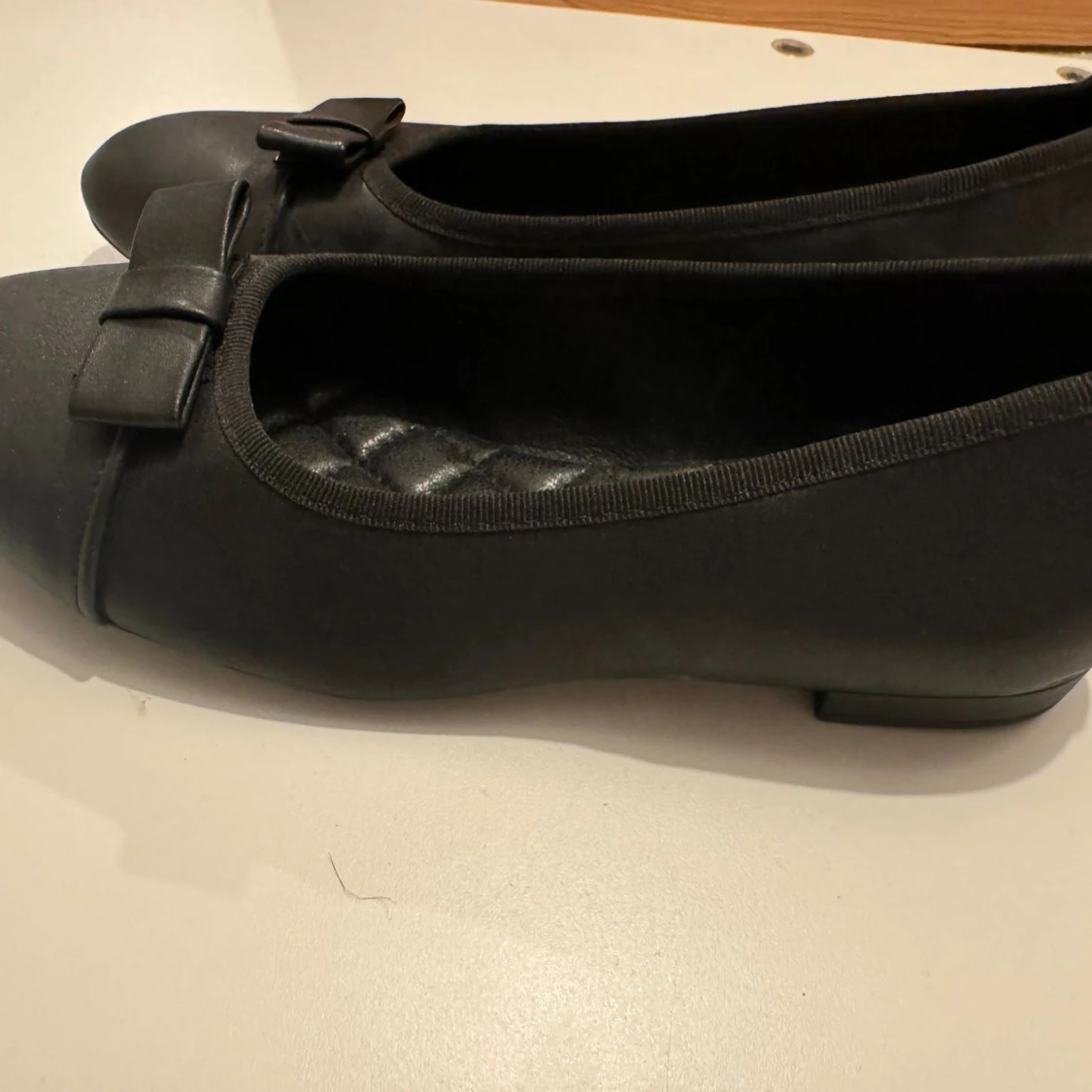 Svarta ballerinaskor med rosett Jenny Fairy - 1