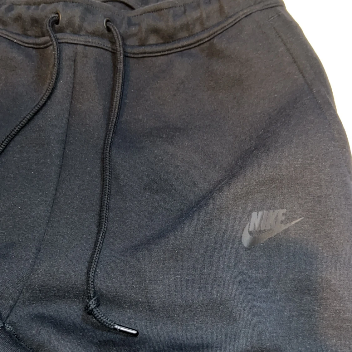 Svarta nike tech byxor ny modell - 1