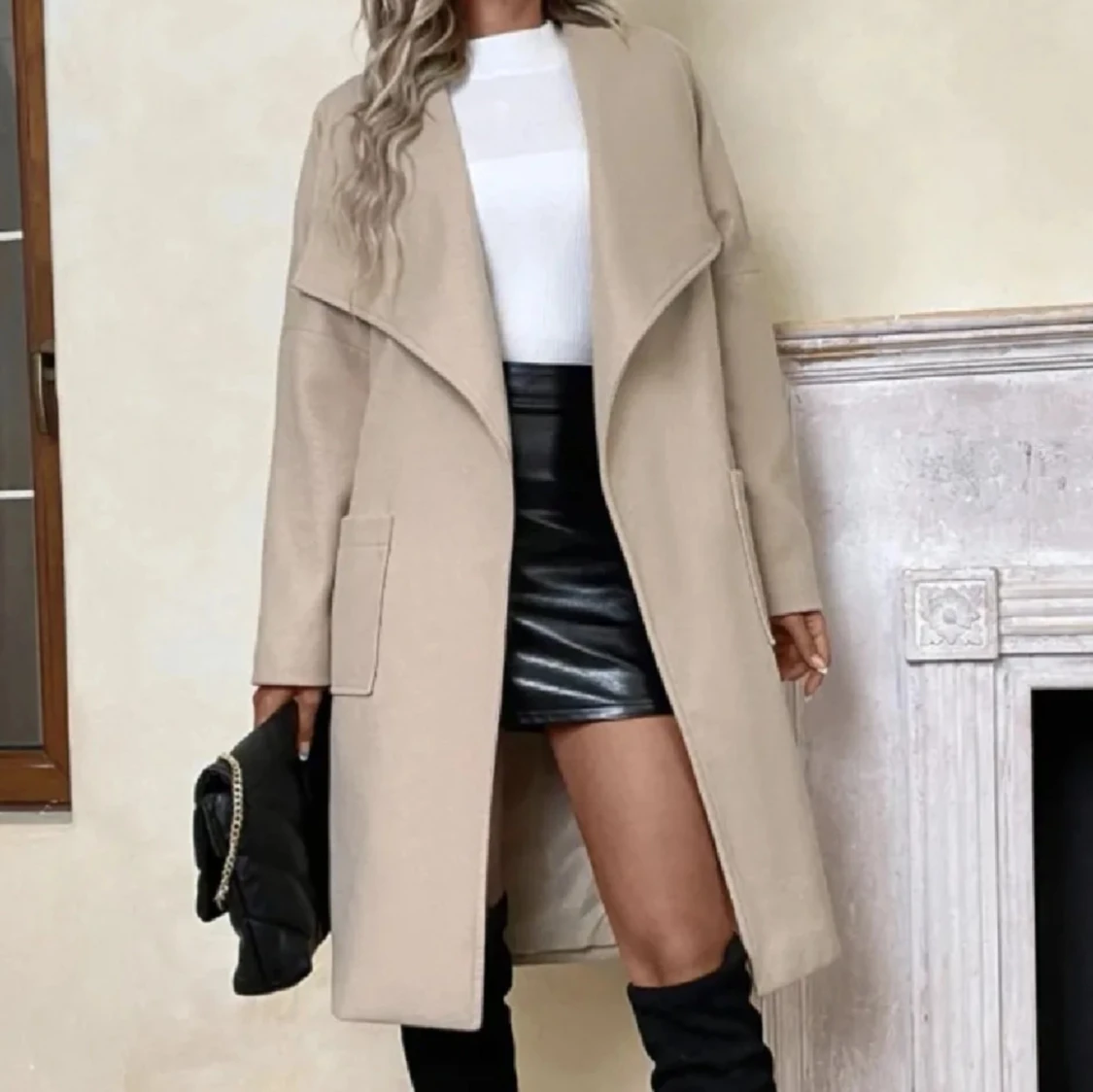 Beige kappa med bälte och stora fickor - 2