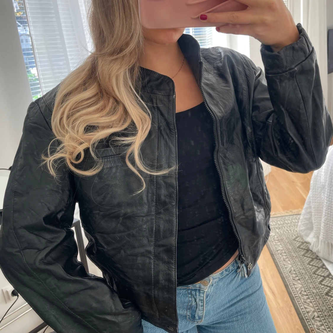 Svart skinnjacka i äkta läder - 1