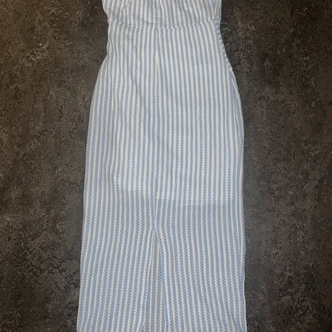 Blåvit randig bandeauklänning - 1