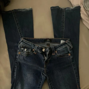 True religion jeans - True religion jeans, low Rise. Strl 24, fint skick. Pris kan diskuteras! Nypris 1300kr! 