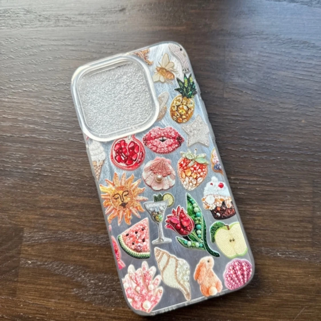 Fodral till iPhone med färgglada motiv