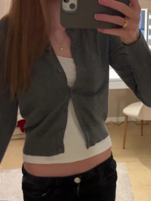 Grå kofta från H&M, storlek S - Säljer en super fin kofta från hm❣️