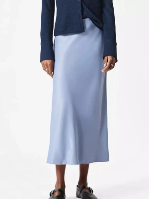 Ljusblå satinkjol från & Other Stories - Supersnygg ljusblå långkjol från & Other Stories Paris Atelier i glansigt satinmaterial. Kjolen har en enkel, rak passform som faller snyggt och känns riktigt trendig. Perfekt att styla med en stickad tröja eller en cool topp.