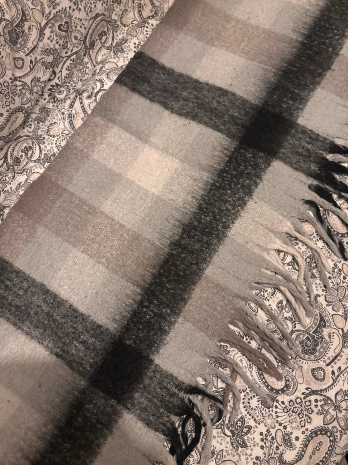 Rutig pläd med fransar - 1