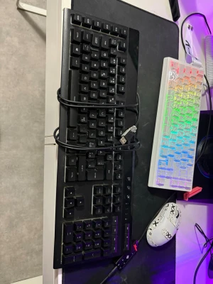 Keyboard  - En felfri keyboard, jätte bra till spel eller annat.