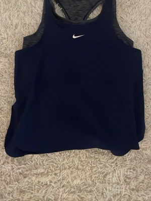 Träningslinne Nike - Jättefint linne från Zalando, Nike. Nästan helt oanvänt 