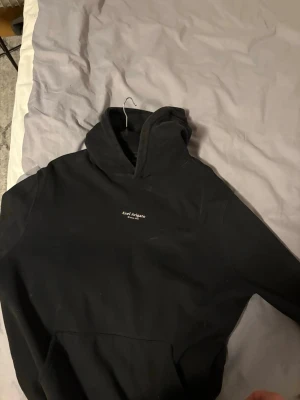 Axel Arigato hoodie M - Säljer denna Arigato hoodie i M