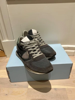 Philipmodel skor  - Skorna e storlek 41 hör av er om ni är intresserade svarar samma dag 