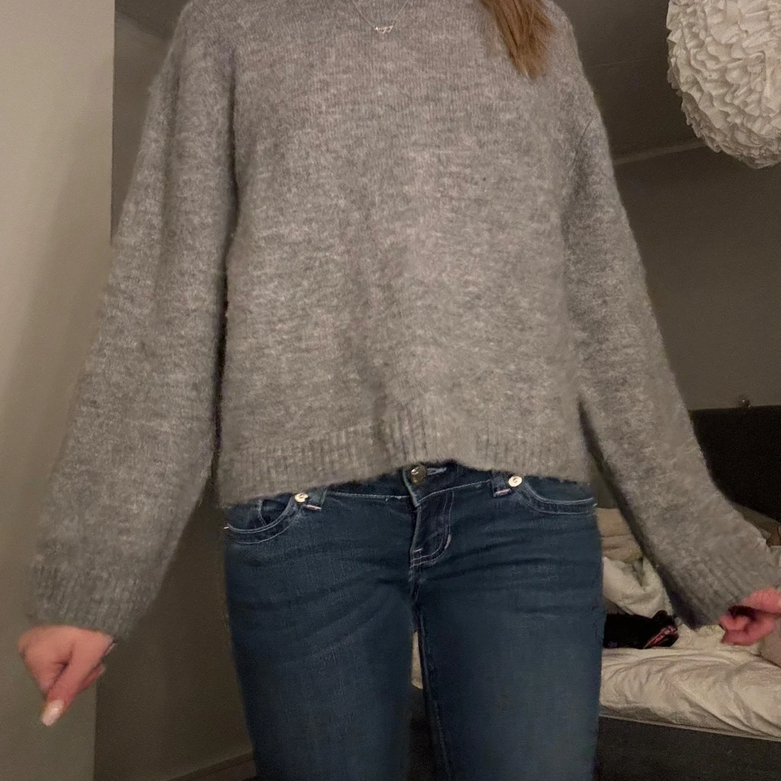 Grå stickad tröja  - 1